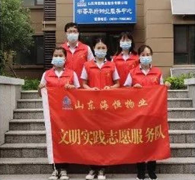 海恒物業(yè)文明實(shí)踐志愿服務(wù)隊(duì)和黨員先鋒隊(duì)發(fā)揮模范先鋒作用，測(cè)溫消殺，堅(jiān)守一線(xiàn)。